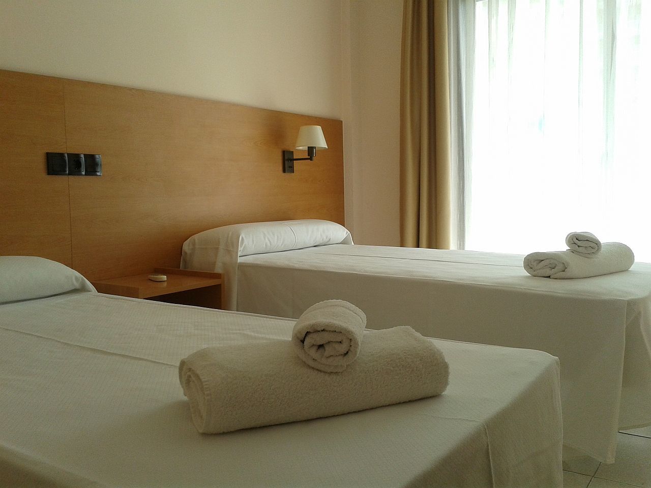 Bay Hotel Roses Esterno foto